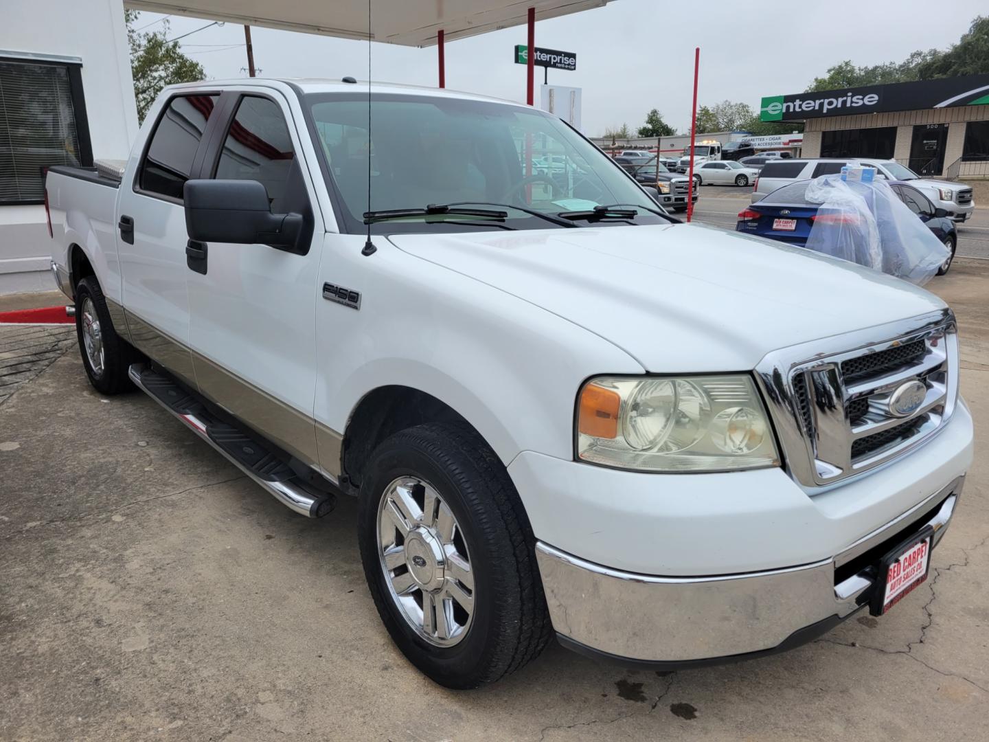 2008 WHITE Ford F-150 Lariat SuperCrew 2WD (1FTRW12W28F) with an 4.6L V8 SOHC 16V engine, 4-Speed Automatic Overdrive transmission, located at 503 West Court, Seguin, TX, 78155, (830) 379-3373, 29.568621, -97.969803 - Photo#1